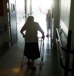 Szacuje się, że ćwierć miliona Polaków w podeszłym wieku wymaga opieki innej osoby