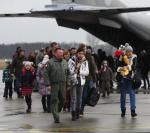 Polska ma kłopoty nie tylko ze sprowadzeniem repatriantów. Rodziny z Donbasu (na zdjęciu) ewakuowano w styczniu tego roku pod presją opinii publicznej