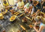 Goście Muzeum Piernika mogą poznać historię słynnych wypieków oraz samemu je zrobić