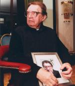 Ks. Twardowski jako laureat plebiscytu czytelników „TeleRzeczpospolitej” w 2000 r. 