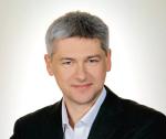 Janusz Dziurzyński, dyrektor P&G GBS, pomimo możliwości dalszej kariery za granicą stwierdził, że jego miejsce jest w Polsce. W 2009 r. m.in. z Jackiem Levernesem założył  Związek Liderów Sektora Usług Biznesowych (ABSL)