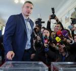 Mer Kijowa Witalij Kliczko w czasie niedzielnego głosowania