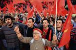 Towarzysze z Portugalskiej Partii Komunistycznej śpiewają, czcząc setną rocznicę urodzin zasłużonego w przeszłości przywódcy partii Alvaro Cunhala.  Lizbona, listopad 2013