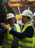 George Osborne (w środku) odwiedził we wtorek zakłady Siemensa w Berlinie 