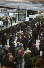Eksperci apelują m.in. o inwestycje na kolei, by skrócić czas dojazdu do pracy (na zdjęciu dworzec Warszawa-Śródmieście)
