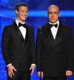 Fundatorzy Mark Zuckerberg i Jurij Milner podczas gali wręczania nagród zrealizowanej z hollywoodzkim rozmachem