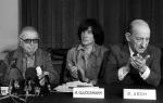 Od lewej: Jean-Paul Sartre, André Glucksmann, Raymond Aron. Paryż, 20 czerwca 1979 rok 
