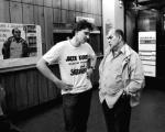 Czas T-shirtów: Andrzej Anusz z Jackiem Kuroniem Młodzi wspierają kandydata na posła, maj 1989 roku