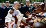 Papież Franciszek odwiedził w niedzielę ośrodek dla uchodźców w Bangi, stolicy Republiki Środkowoafrykańskiej
