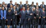 Prezydent Francji Francois Hollande przywitał w poniedziałek w Paryżu szefów 195 państw świata