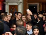 Wielu syryjskich chrześcijan popiera dyktatora z lęku przed fundamentalistami sunnickimi. 18 grudnia Baszar Asad wraz z żoną Asmą (należą do religijnej społeczności alawitów, bliskiej szyitom) odwiedził katolicki kościół Najświętszej Marii Panny w Damaszku