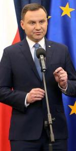 Prezydent Andrzej Duda uważa, że nowa ustawa o TK uspokoi sytuację w Polsce