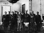 Spotkanie na szczycie: Józef Piłsudski oraz gen. Douglas MacArthur (na prawo od Marszałka) Warszawa, 10 września 1932 