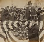 Jessie Tarbox Beals (1870–1942)prezydent Stanów Zjednoczonych Theodore Roosevelt, Edith Roosevelt  i David Rowland podczas Wystawy Światowej w Saint-Louis, Missouri, 1904