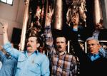 Niepojęty (dziś) triumwirat  z roku 1982: Lech Wałęsa, Adam Michnik (ten wąsik...) oraz Zbigniew Herbert śpiewają unisono w kościele św. Mikołaja w Gdańsku