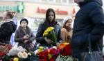 Moskwa, wtorek. Dzień po wstrząsającym mordzie składano kwiaty na stacji Oktiabrskoje Pole 