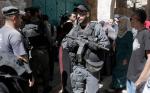 Izraelski patrol na jerozolimskim Starym Mieście po wtorkowej próbie ataku Palestynki z nożem na izraelskiego policjanta
