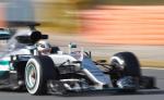 Mercedes, a w nim mistrz świata Lewis Hamilton