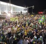 Demonstranci przed pałacem prezydenckim w Brasilii