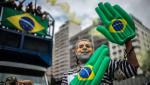 Od wielu dni setki tysięcy Brazylijczyków domagają się ukarania Luli (na zdjęciu przebrany  za niego demonstrant podczas protestu 13 marca w Rio de Janeiro). Ale równie wielu staje w obronie byłego prezydenta