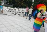 Organizacje LGBT od lat zabiegają o ustawę o związkach partnerskich. Na zdjęciu manifestacja przed Sejmem w 2009 r.