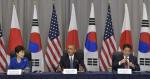 Barack Obama spotkał się z prezydent Korei Płd. Park Geun-Hye (z lewej) i premierem Japonii Shinzo Abe aby powstrzymać zagrożenie atomowe ze strony Korei Płn.