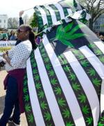 Protestujący w Waszyngtonie żądają legalizacji marihuany w prawie federalnym, a nie tylko  w poszczególnych stanach