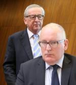 Jeśli nie powiedzie się misja Fransa Timmermansa  (na pierwszym planie), sprawą praworządności w Polsce zajmie się szef Komisji Europejskiej Jean-Claude Juncker