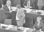 Debata w Parlamencie Europejskim nad rezolucją w sprawie Polski, 13 kwietnia 2016 r. Na zdjęciu eurodeputowani PiS: Ryszard Czarnecki, Karol Karski,  Anna Fotyga