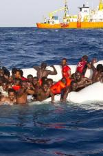 Tym imigrantom z Afryki się udało. Zostali w poniedziałek uratowani i odstawieni na Lampedusę 