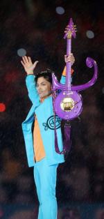 Prince grał świetne kameralne koncerty i tworzył wielkie show. Na zdjęciu: Super Bowl, Miami, 2007