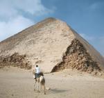 Piramidę w Dahszur budowano 50 lat. Prace ruszyły w 2670 roku p.n.e. 