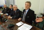 „Byłem rzecznikiem w okresie schyłkowym”. Bronisław Cieślak debiutuje w nowej roli po przegłosowaniu przez Sejm  ustawy budżetowej 23 stycznia 2004 r. 