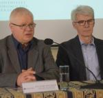 Wśród uczestników dyskusji byli (od lewej): prof. Jerzy Hausner i Mirosław Gronicki