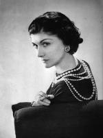 Jedyna rzecz, którą naprawdę lubię, to wydawać, w tym tkwi moja siła. Na zdjęciu Coco Chanel, Paryż, 1936 r.