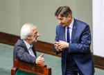 Szef Klubu PiS Ryszard Terlecki (z lewej, w rozmowie z marszałkiem Sejmu Markiem Kuchcińskim) zakreślił nowe granice ustępstw swojej partii w sporze o Trybunał.