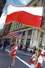 Nowojorska Pulaski Parade: sztandar w sztandar