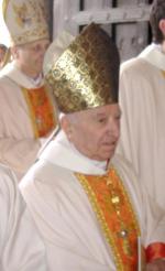 Arcybiskup Luigi Poggi oficjalnie był watykańskim dyplomatą. Tylko wtajemniczeni wiedzieli, że kierował papieską służbą wywiadowczą, na której czele postawił go Jan Paweł II