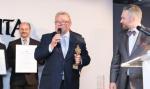  Janusz Gromek, prezydent Kołobrzegu (zwycięzca w kategorii gmin miejskich i miejsko-wiejskich), dziękuje za wyróżnienie