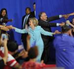 Hilary Clinton w towarzystwie Tima Kaine’a na sobotnim wiecu na uniwersytecie w Miami. Fot. Gaston De Cardenas