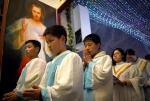 Młodzi Chińczycy w kościele katolickim w Pekinie (Boże Narodzenie 2015) 