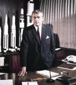 Wernher von Braun podczas II wojny światowej współtworzył pociski V-2, po wojnie zaś uczestniczył w amerykańskim programie kosmicznym.