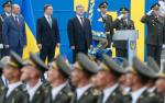 Prezydenci podczas parady wojskowej w Kijowie.