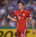 Robert Lewandowski może wkrótce zostać najlepiej zarabiającym piłkarzem Bayernu.
