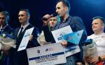 Nagrodę odbiera Arkadiusz Cyganek  z komitetu organizacyjnego PKO Bydgoskiego Festiwalu Biegowego.