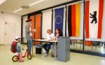 Komisja wyborcza w Berlinie podczas niedzielnego głosowania