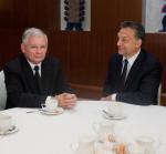 Jarosław Kaczyński i Viktor Orbán chcą demokracji, ale bezprzymiotnikowej 