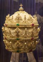 Tiara papieża Piusa IX wykonana została z 18 tysięcy szlachetnych kamieni