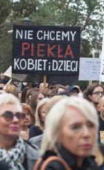 Sobotni protest przed Sejmem przeciw zaostrzaniu przepisów antyaborcyjnych zgromadził według różnych szacunków  3–5 tys. osób. To znacznie mniej, niż przyszło na ostatnią demonstrację KOD.