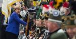 Angela Merkel w czasie oficjalnego powitania  w Dreźnie  we wtorek na uroczystościach 26. rocznicy zjednoczenia Niemiec.
